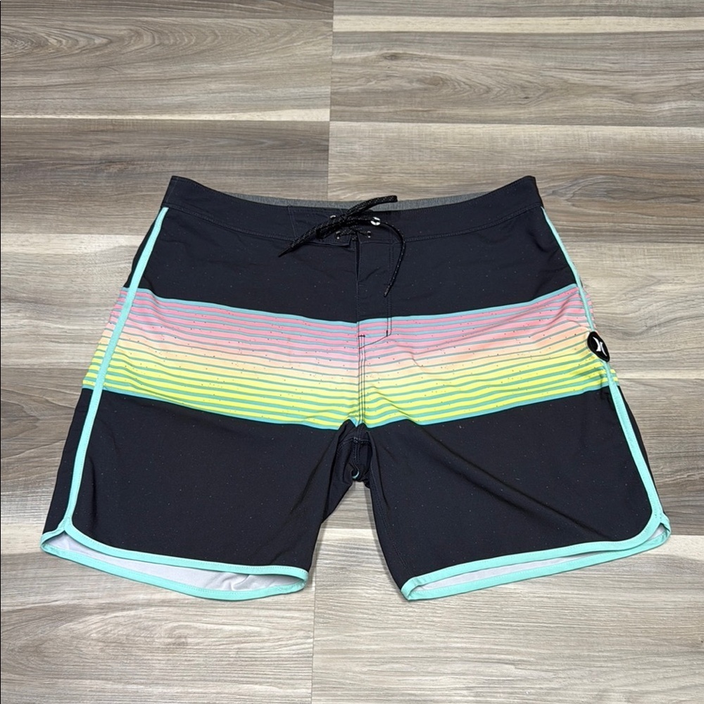 🏴 Hurley Black and Green Board Shorts Modern Design size 34